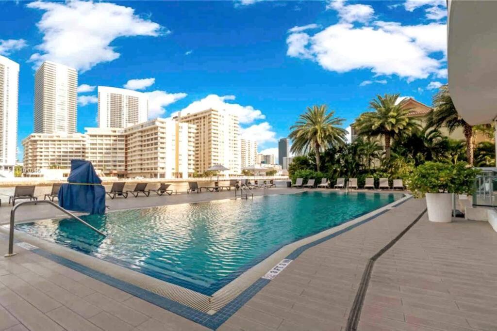 Beachwalk 1B 1B Incredible View Apartment 14 A Галландейл-Біч Екстер'єр фото